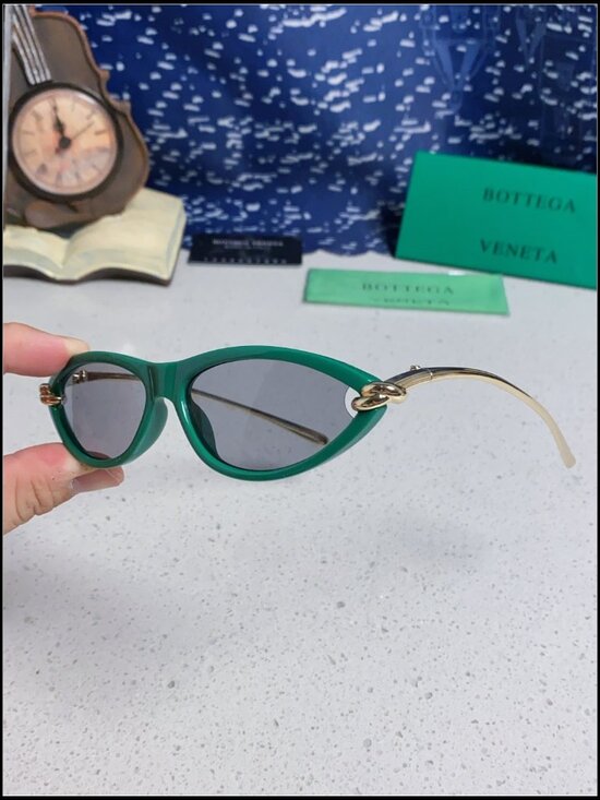 Bottega Veneta Green Cat Eye Gold Knot Sunnies